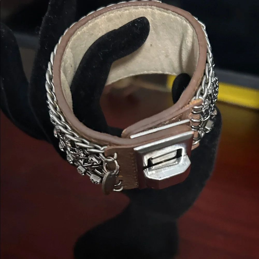 Chic Silver and Black Chain Bracelet - Picture 2 of 6